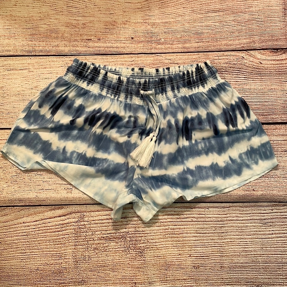 Olive & Grey | Blue tie dye shorts Size M